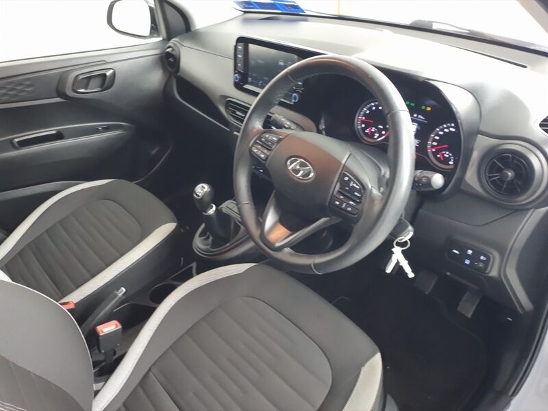 More views of Hyundai i10