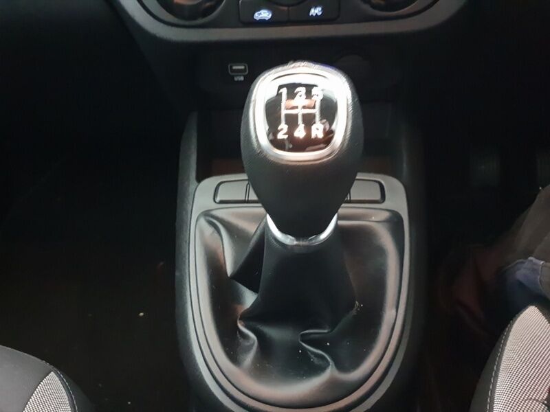 More views of Hyundai i10