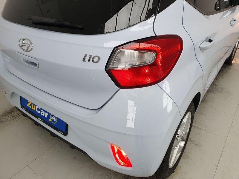 More views of Hyundai i10