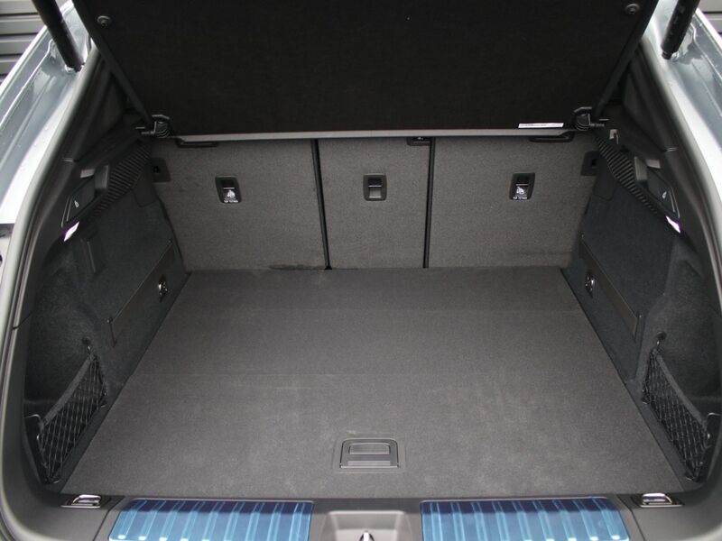 More views of Porsche Macan