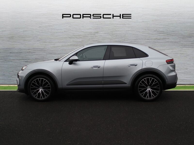 More views of Porsche Macan