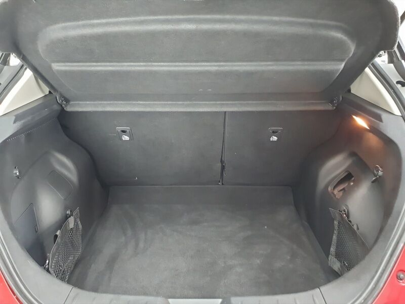 More views of Nissan Leaf