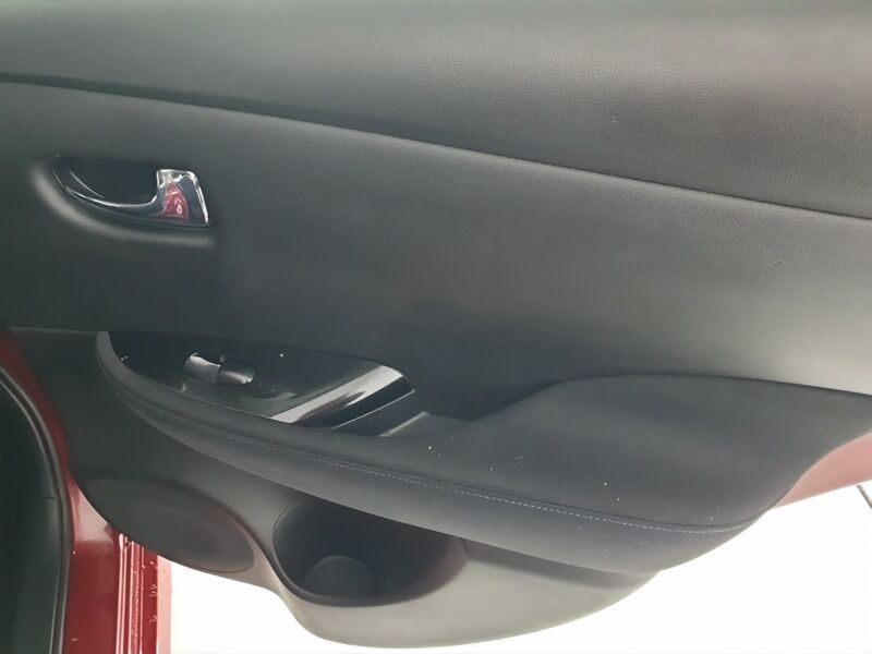 More views of Nissan Leaf