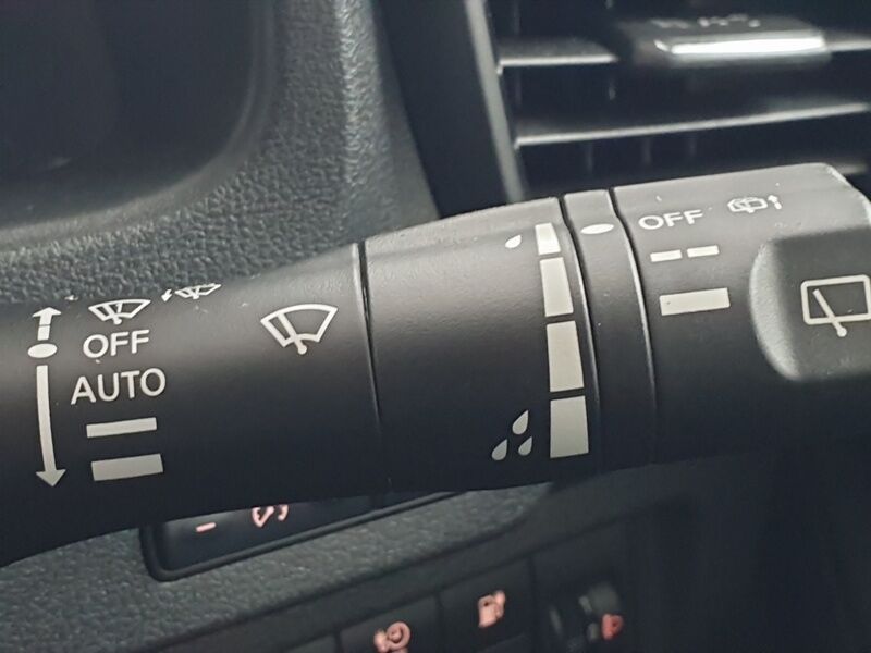 More views of Nissan Leaf