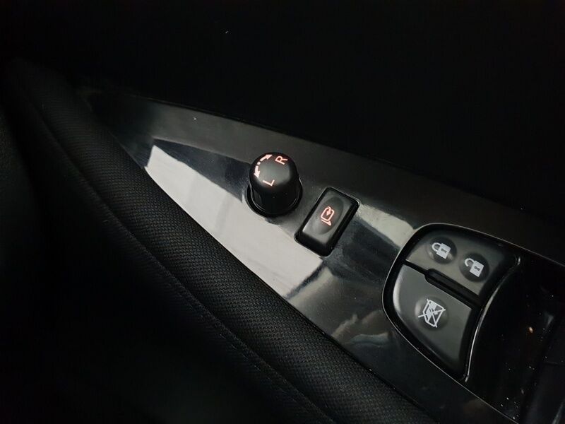 More views of Nissan Leaf