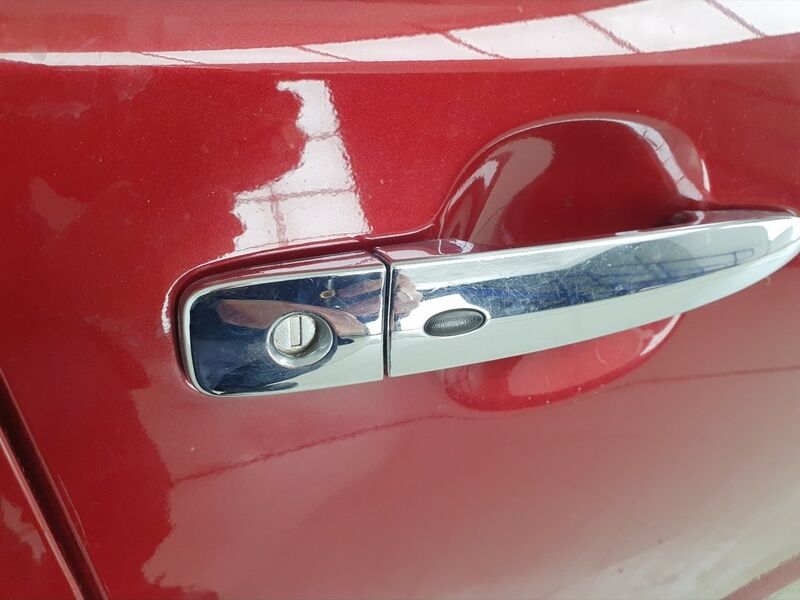 More views of Nissan Leaf