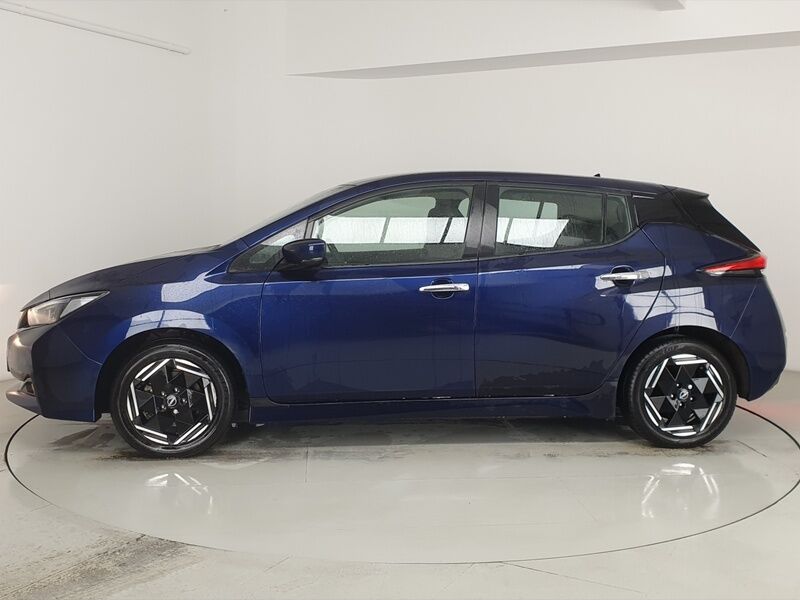 More views of Nissan Leaf