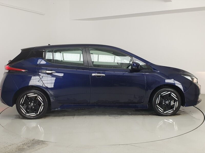 More views of Nissan Leaf