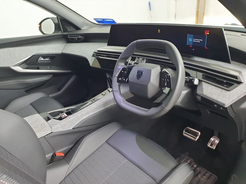 More views of Peugeot 3008