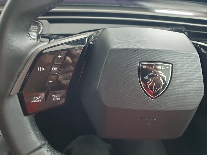 More views of Peugeot 3008