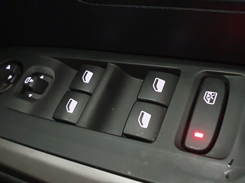 More views of Peugeot 3008