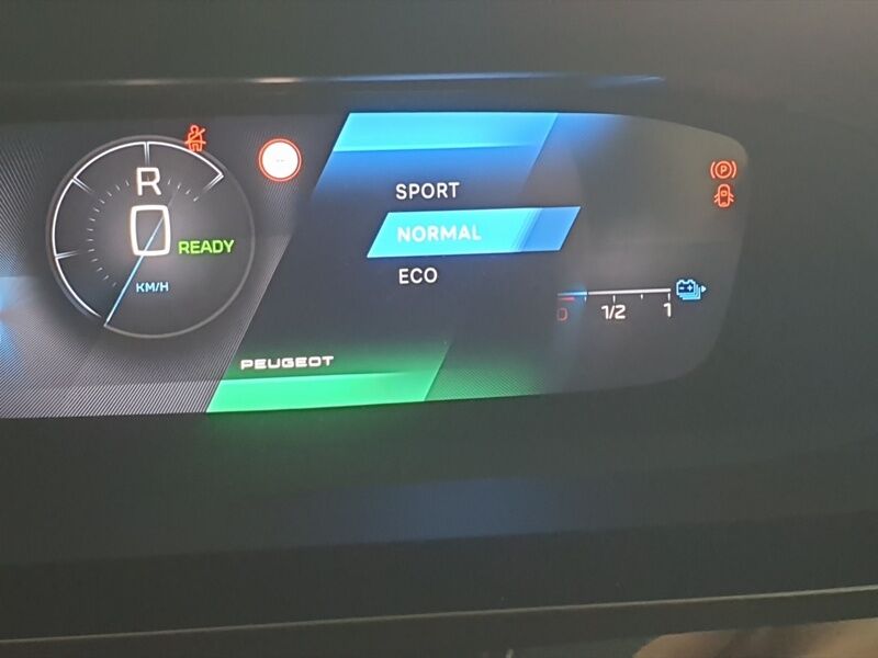 More views of Peugeot 308