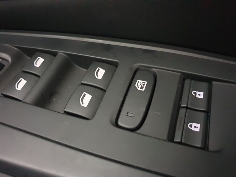 More views of Peugeot 308