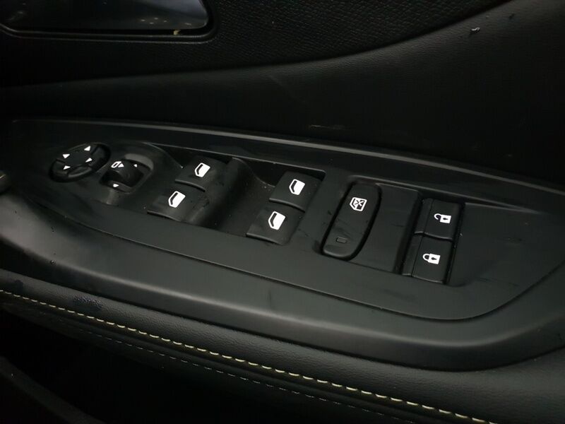 More views of Peugeot 308