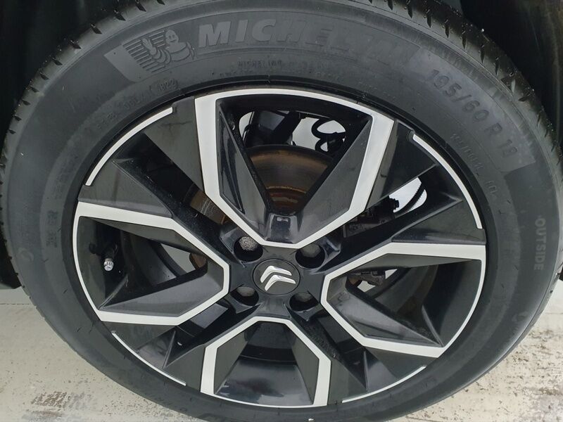 More views of Citroen e-C4 X