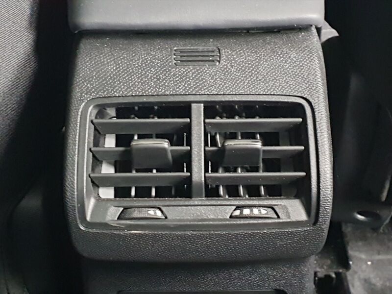 More views of Citroen e-C4 X