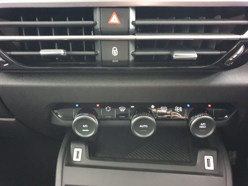 More views of Citroen e-C4 X