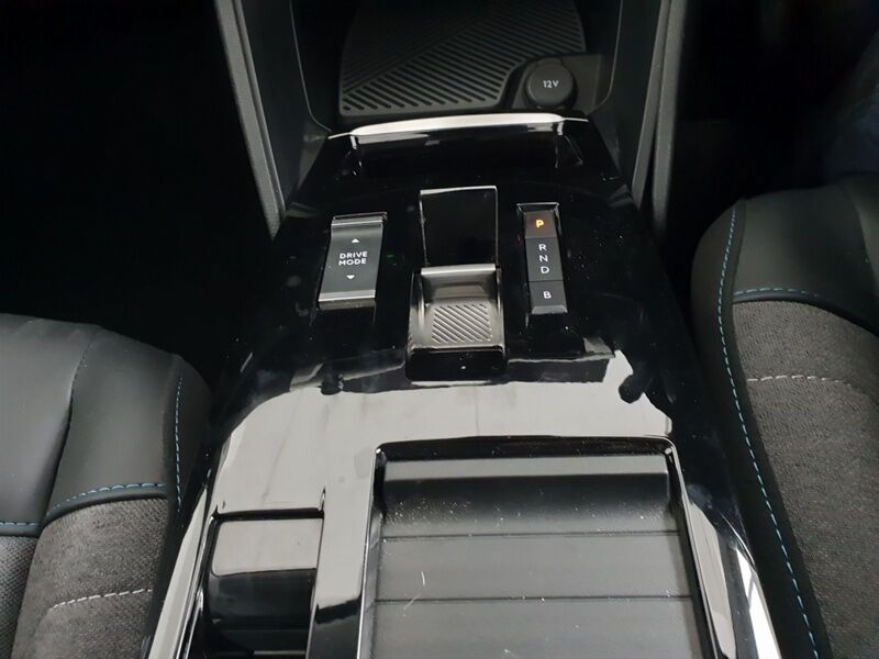 More views of Citroen e-C4 X