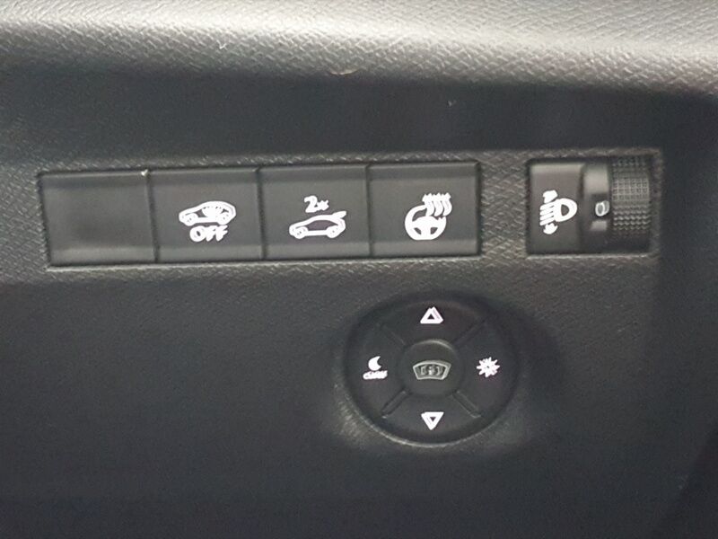 More views of Citroen e-C4 X