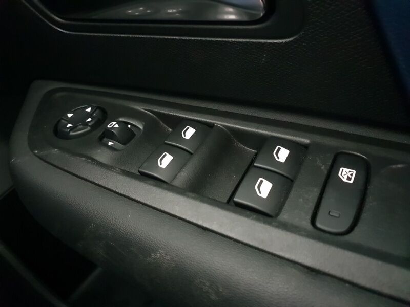 More views of Citroen e-C4 X