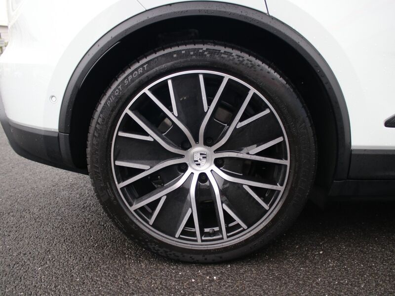 More views of Porsche Macan