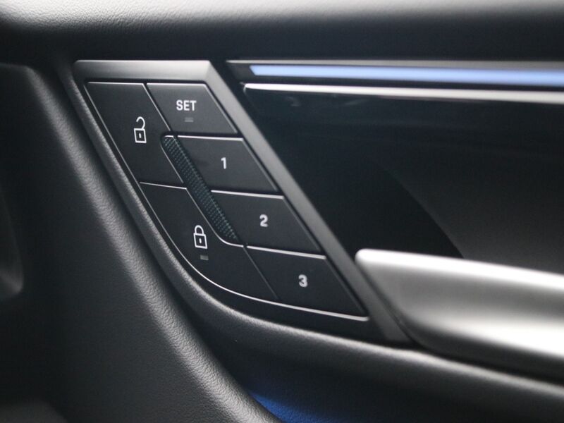 More views of Porsche Macan