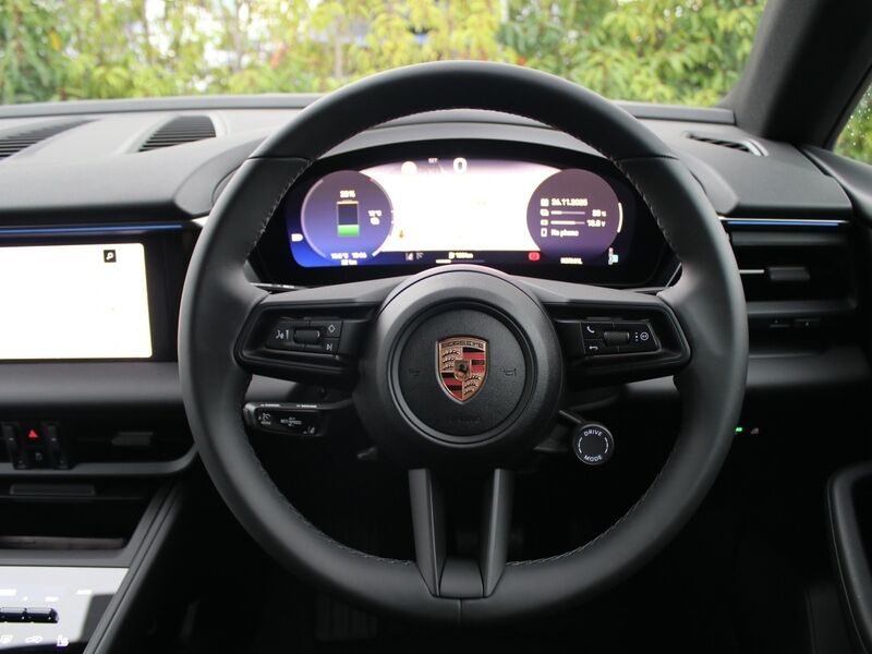 More views of Porsche Macan