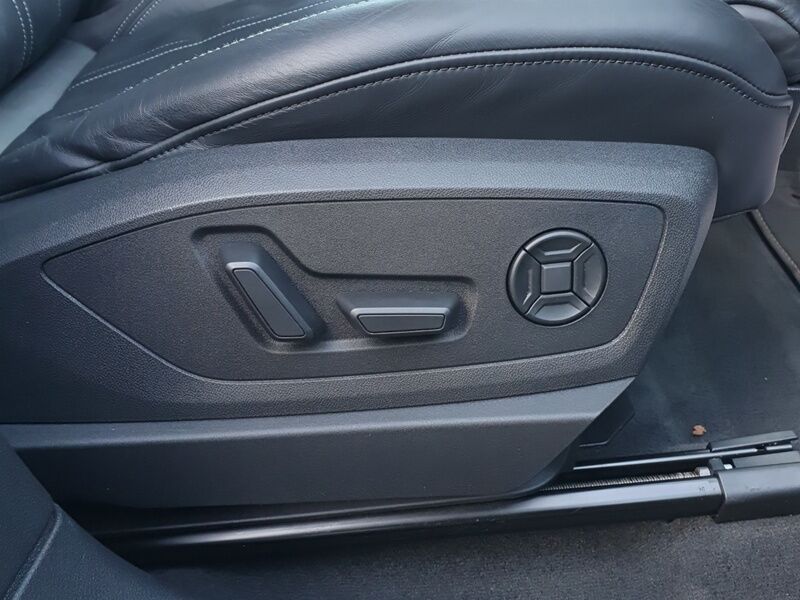 More views of Audi e-tron