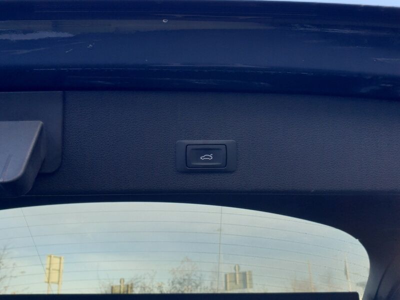 More views of Audi e-tron