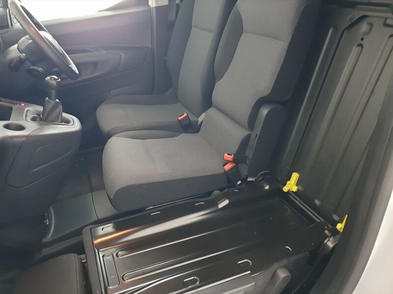 More views of Toyota Proace