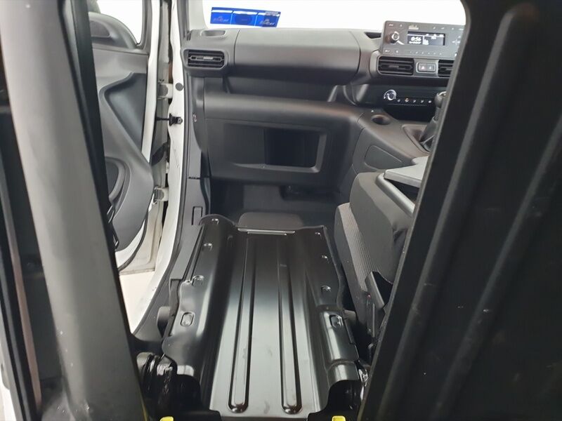 More views of Toyota Proace