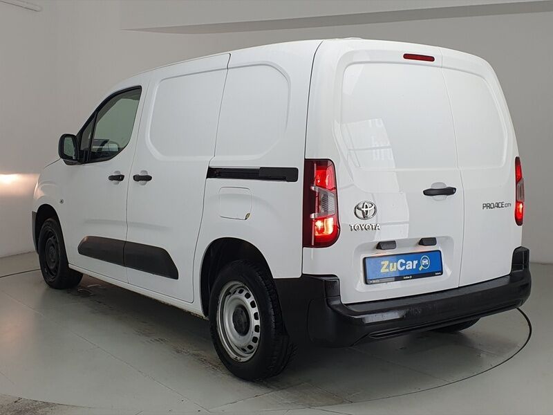 More views of Toyota Proace