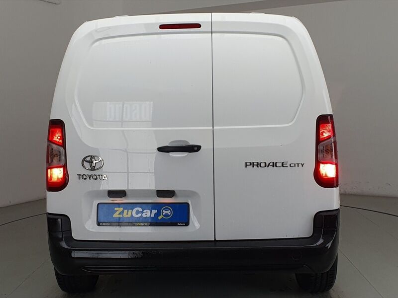 More views of Toyota Proace
