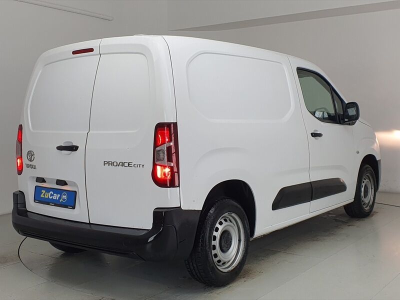 More views of Toyota Proace