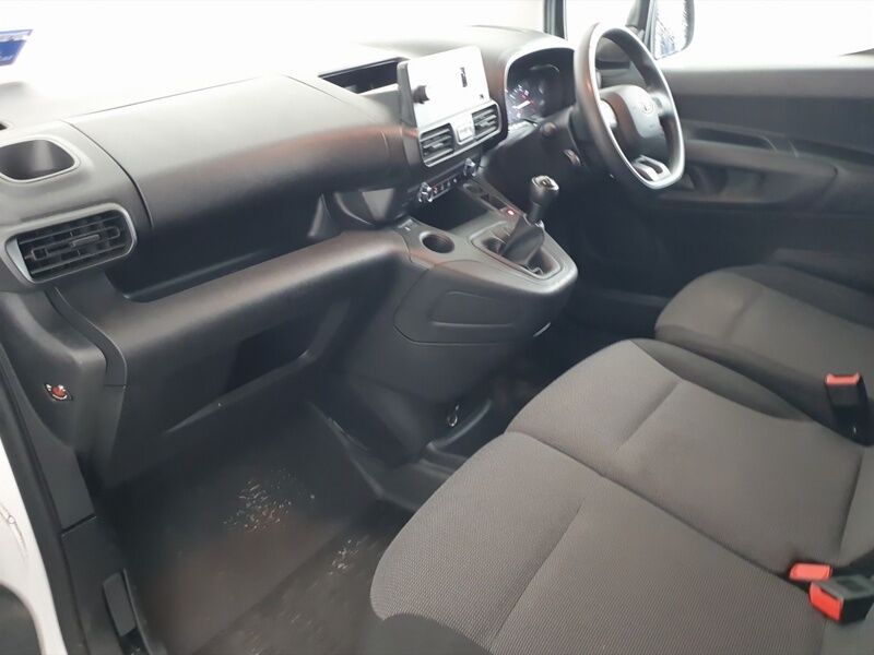 More views of Toyota Proace