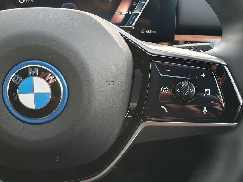 More views of BMW i5