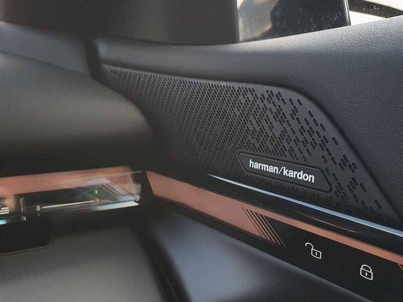 More views of BMW i5