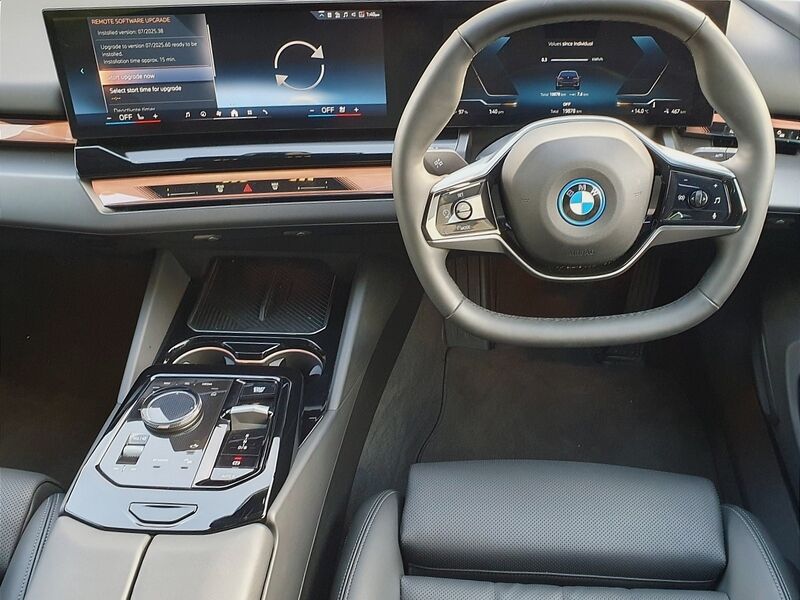 More views of BMW i5