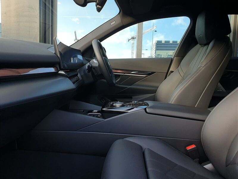 More views of BMW i5