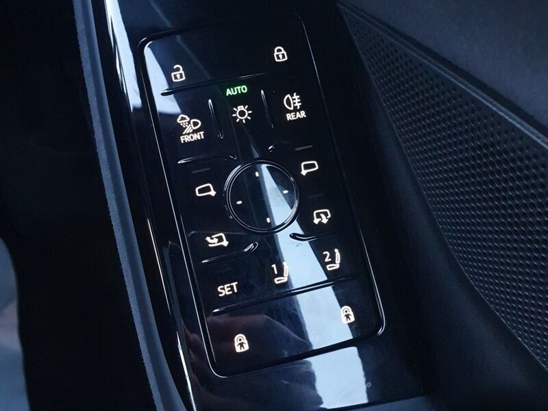 More views of Audi A6 Avant e-tron