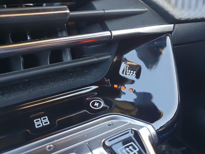 More views of Peugeot 2008