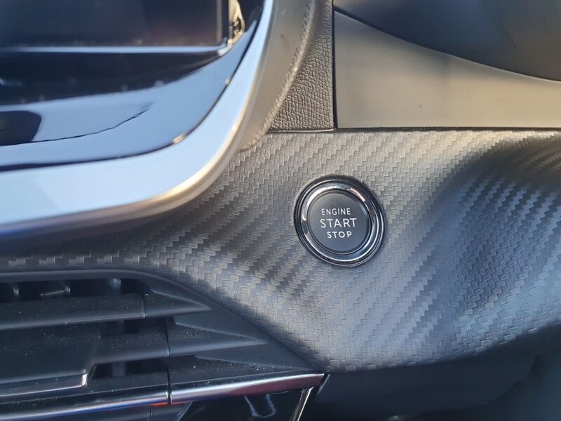 More views of Peugeot 2008