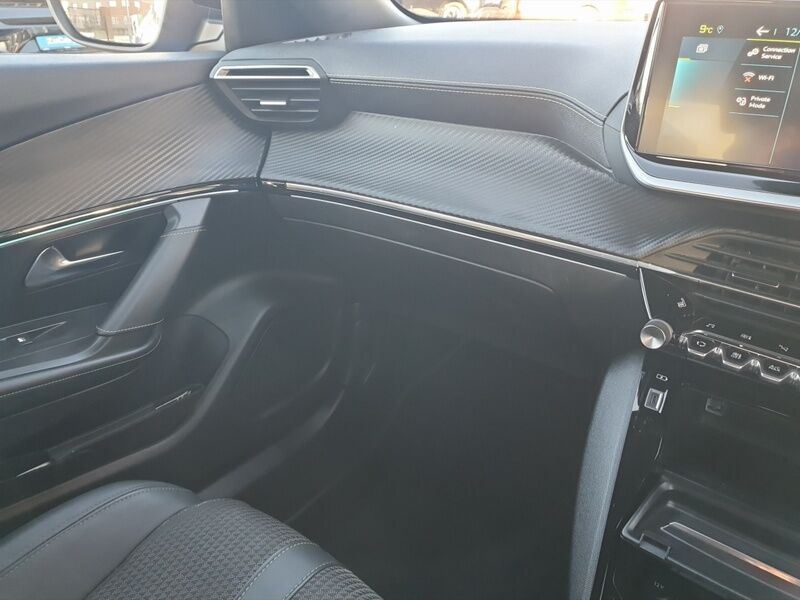 More views of Peugeot 2008