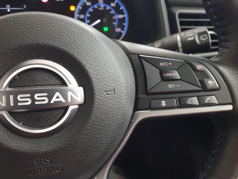 More views of Nissan Leaf