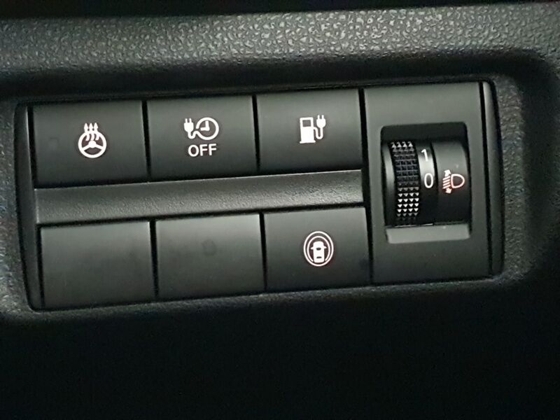 More views of Nissan Leaf