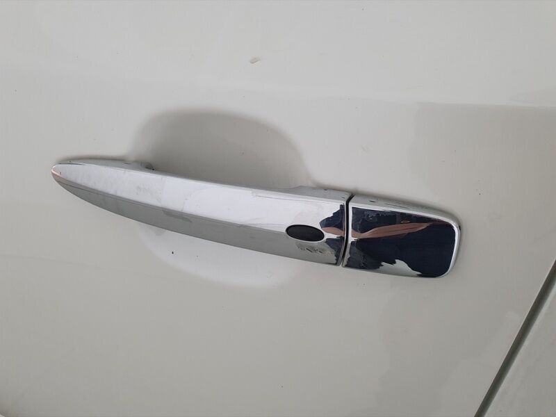 More views of Nissan Leaf