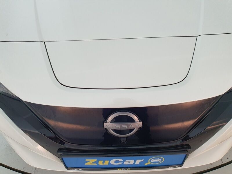More views of Nissan Leaf