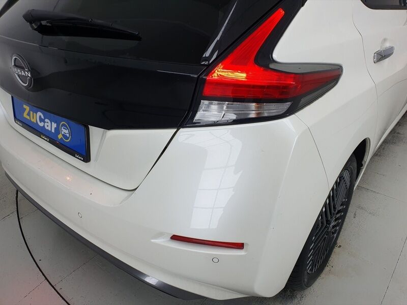 More views of Nissan Leaf
