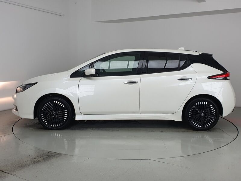 More views of Nissan Leaf