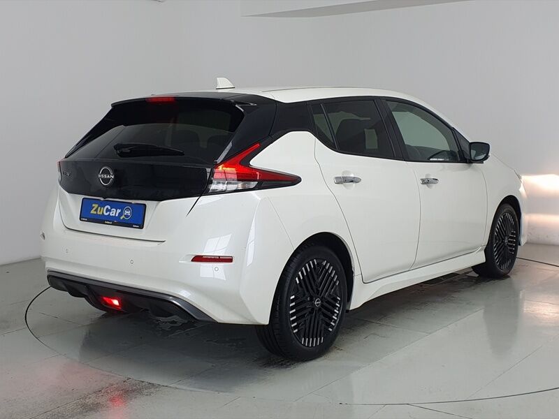 More views of Nissan Leaf